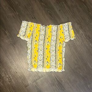 Rue21 Yellow and White Patterned Blouse